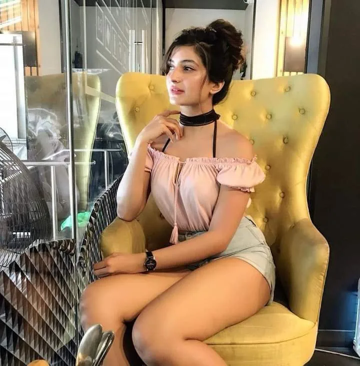 Full Body Massage & Royal Session With Premium Model